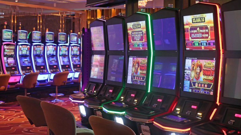 4 queens casino app