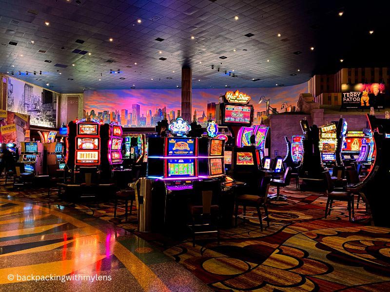 space wars slot free spins